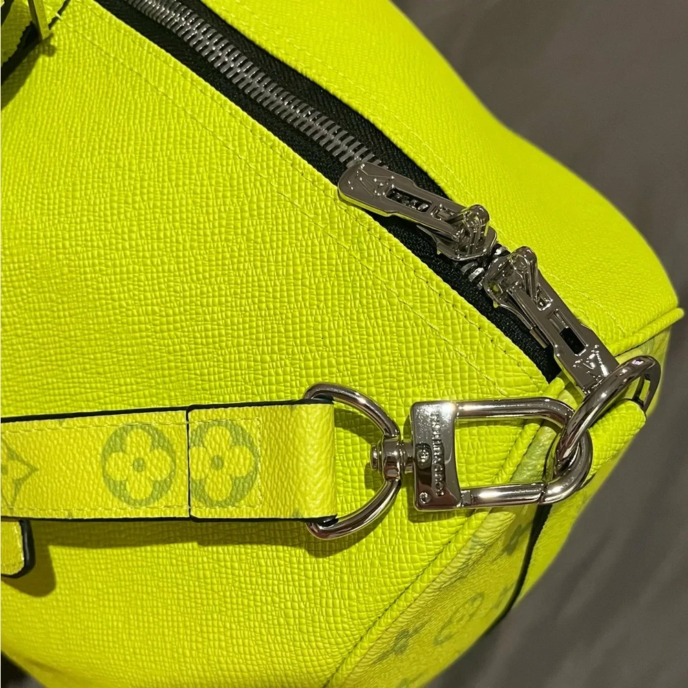 Vibrant Yellow Travel Bag - Picture 4 of 6